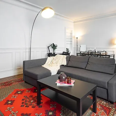 4 Guests Place Des Victoires Paris